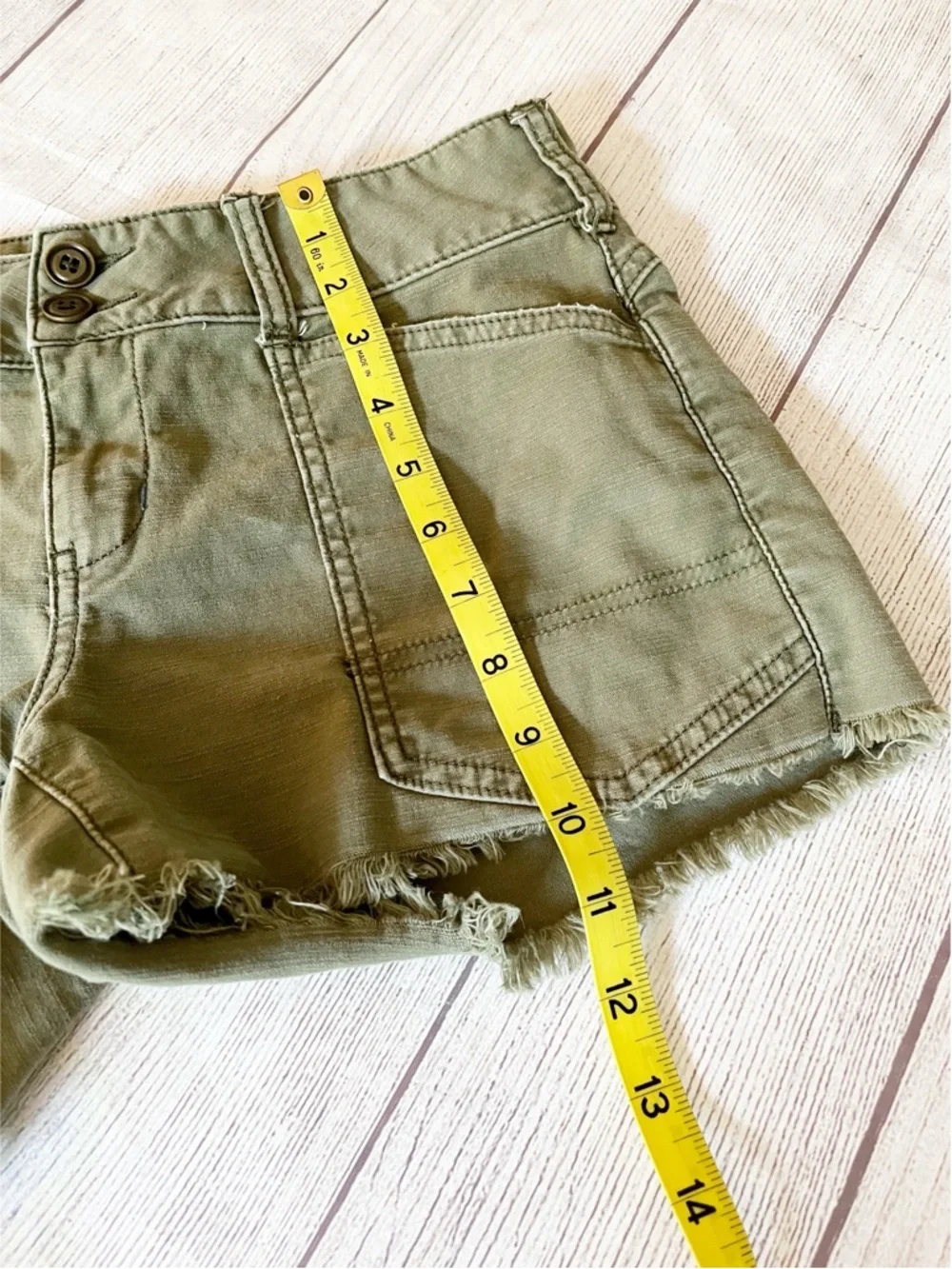 Anthro Pilcro The Wanderer olive 🫒 green shorts sz 26 - Picture 12 of 13